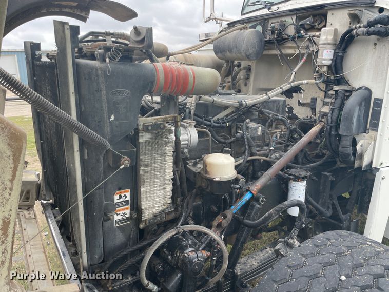 image for item IR9926 2005 Peterbilt 357  water truck