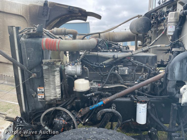 image for item IR9926 2005 Peterbilt 357  water truck