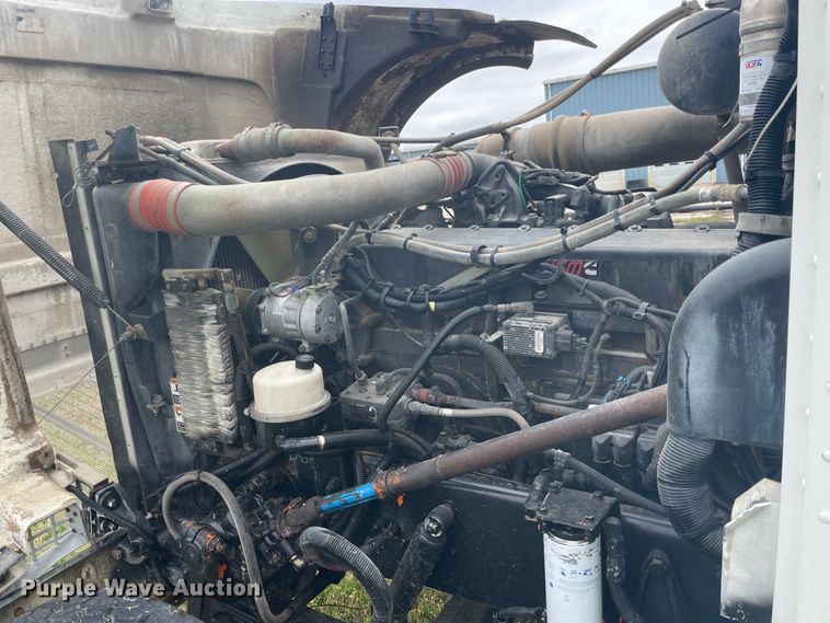 image for item IR9926 2005 Peterbilt 357  water truck