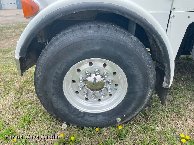 image for item IR9926 2005 Peterbilt 357  water truck