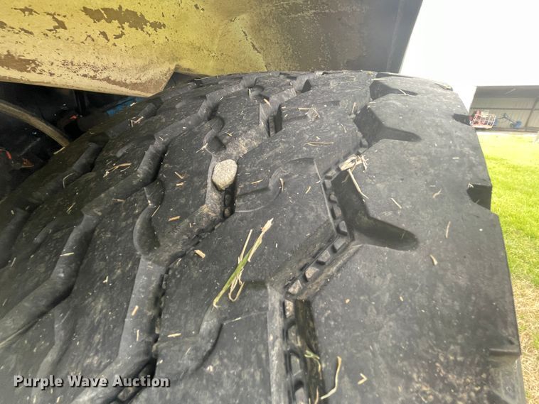 image for item IR9926 2005 Peterbilt 357  water truck