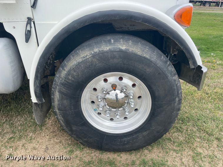 image for item IR9926 2005 Peterbilt 357  water truck