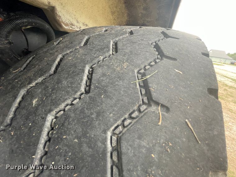 image for item IR9926 2005 Peterbilt 357  water truck