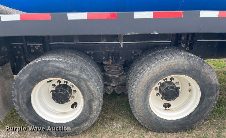 image for item IR9926 2005 Peterbilt 357  water truck