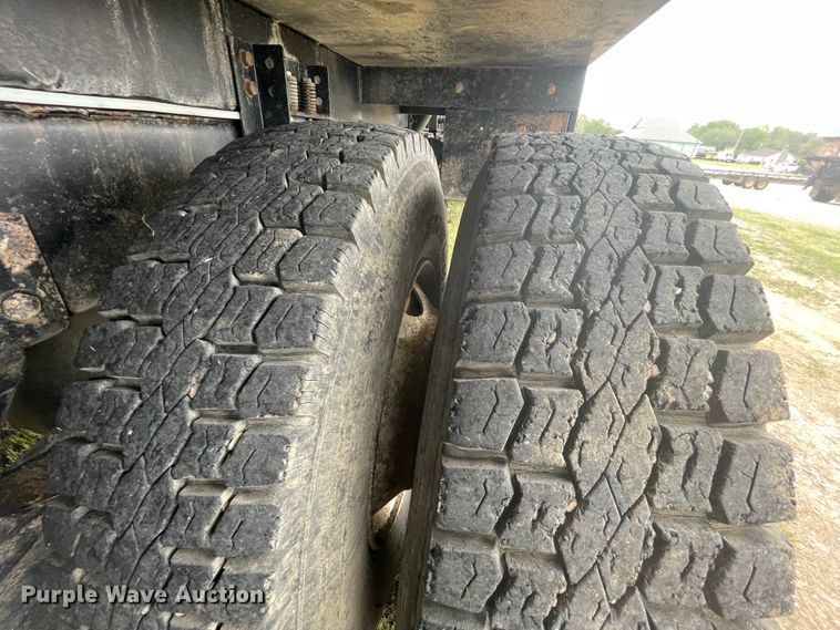 image for item IR9926 2005 Peterbilt 357  water truck