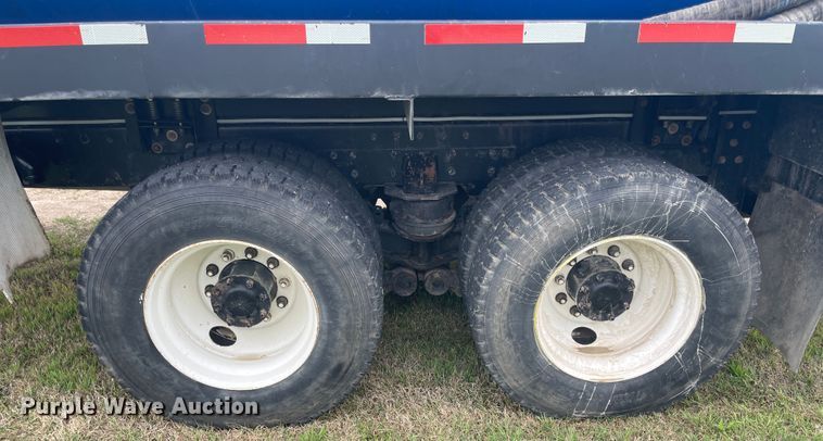 image for item IR9926 2005 Peterbilt 357  water truck