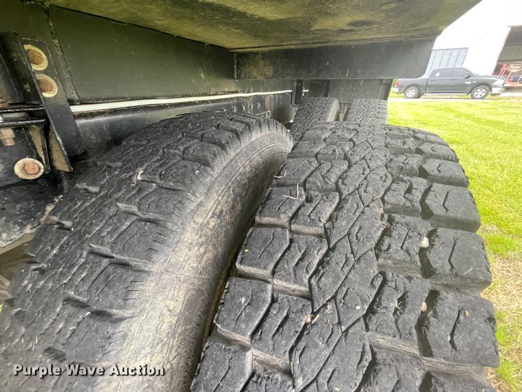 image for item IR9926 2005 Peterbilt 357  water truck