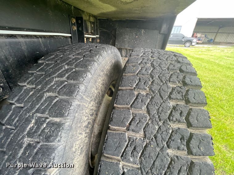 image for item IR9926 2005 Peterbilt 357  water truck