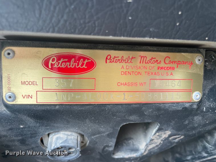 image for item IR9926 2005 Peterbilt 357  water truck