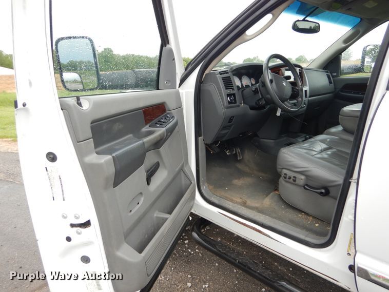 image for item IT9038 2008 Dodge Ram 2500HD  Mega Cab pickup truck