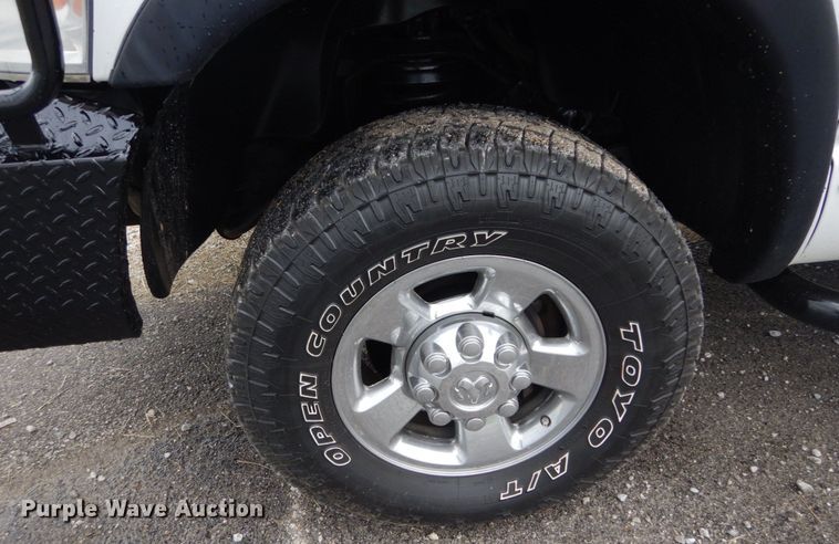 image for item IT9038 2008 Dodge Ram 2500HD  Mega Cab pickup truck