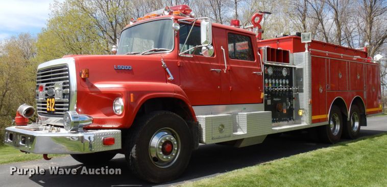 image for item IT9250 1988 Ford L9000  pumper fire truck