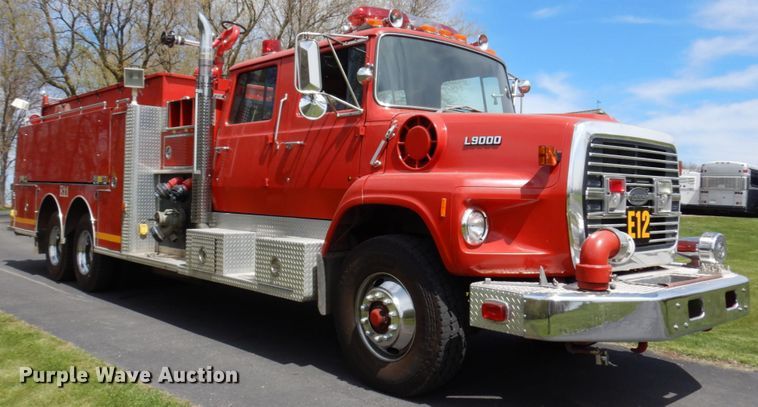 image for item IT9250 1988 Ford L9000  pumper fire truck