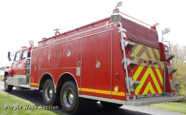 image for item IT9250 1988 Ford L9000  pumper fire truck