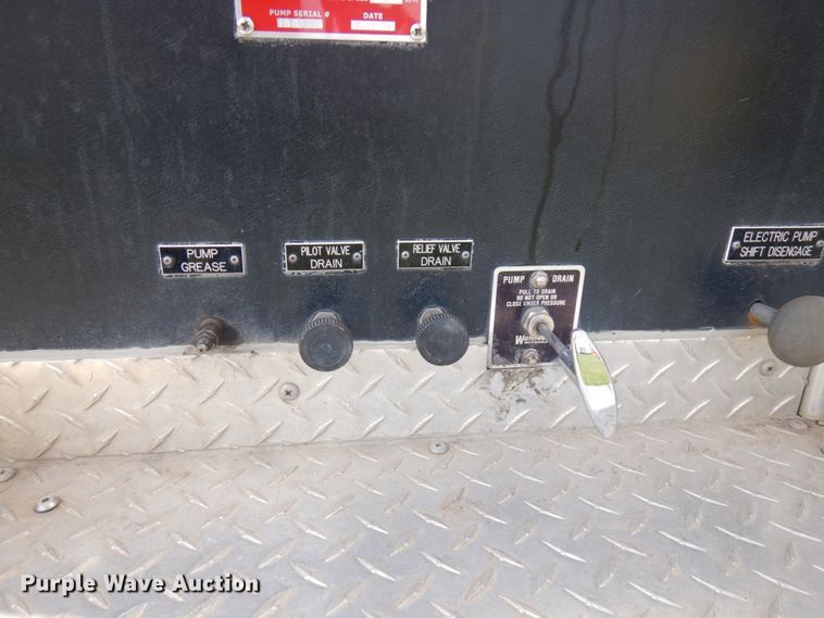 image for item IT9250 1988 Ford L9000  pumper fire truck