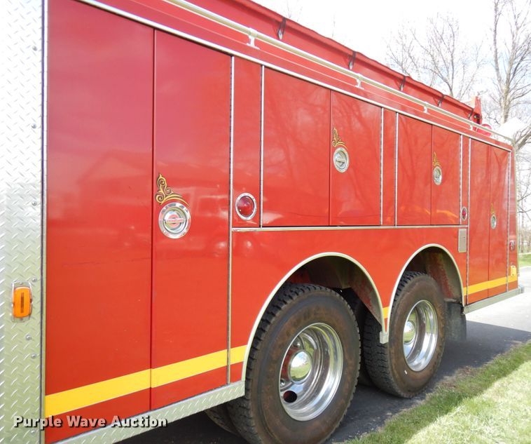 image for item IT9250 1988 Ford L9000  pumper fire truck
