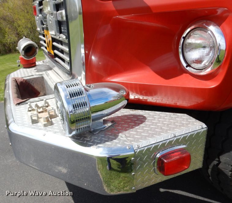 image for item IT9250 1988 Ford L9000  pumper fire truck
