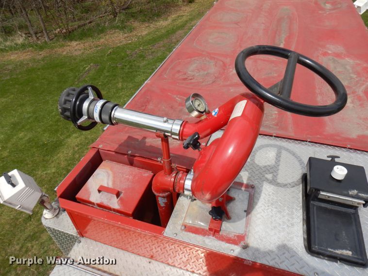 image for item IT9250 1988 Ford L9000  pumper fire truck