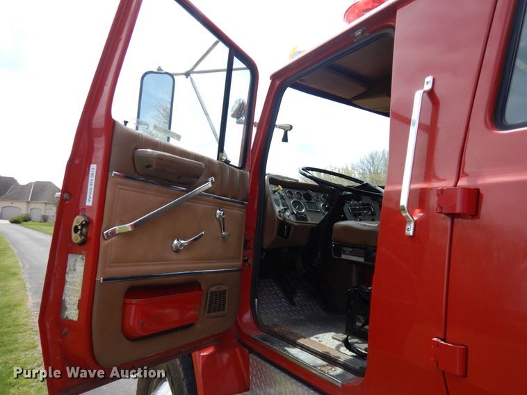 image for item IT9250 1988 Ford L9000  pumper fire truck