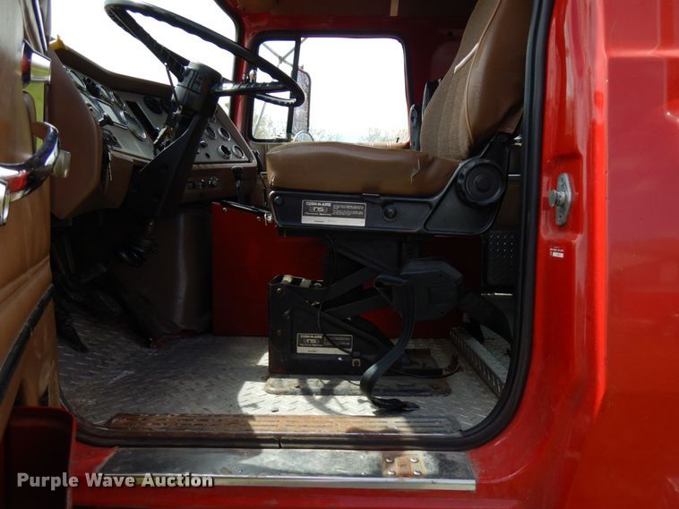 image for item IT9250 1988 Ford L9000  pumper fire truck