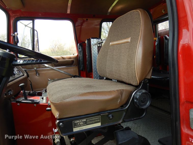 image for item IT9250 1988 Ford L9000  pumper fire truck