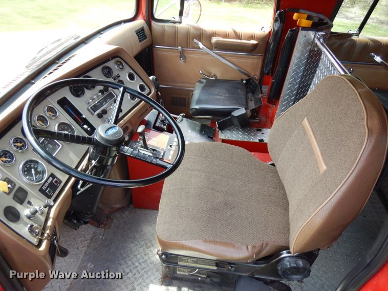 image for item IT9250 1988 Ford L9000  pumper fire truck