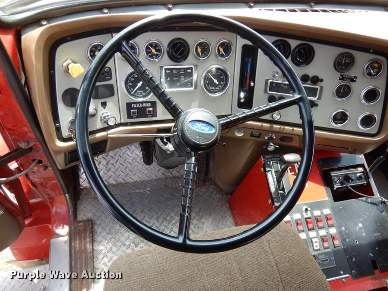 image for item IT9250 1988 Ford L9000  pumper fire truck