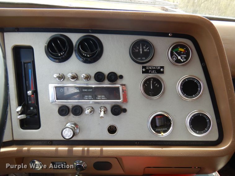 image for item IT9250 1988 Ford L9000  pumper fire truck