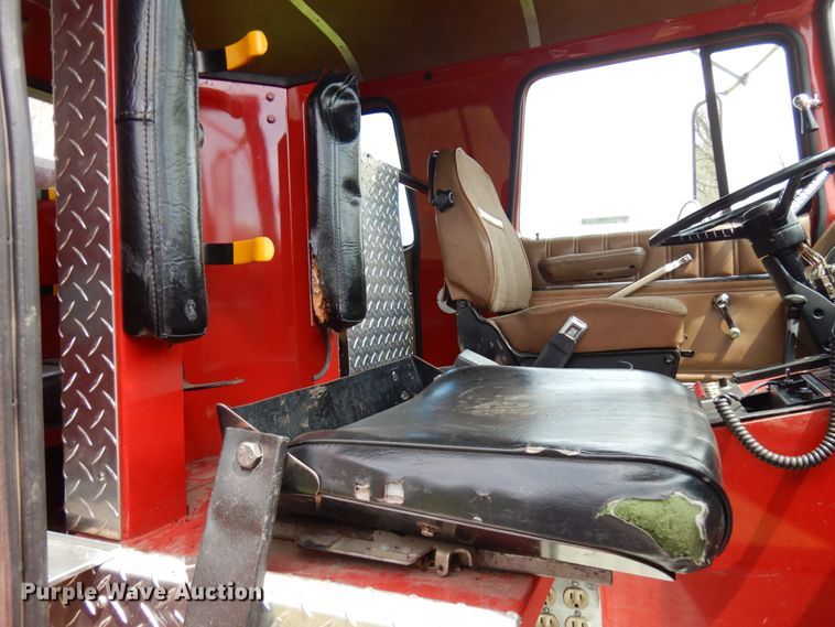 image for item IT9250 1988 Ford L9000  pumper fire truck