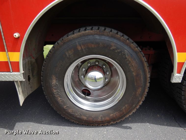 image for item IT9250 1988 Ford L9000  pumper fire truck