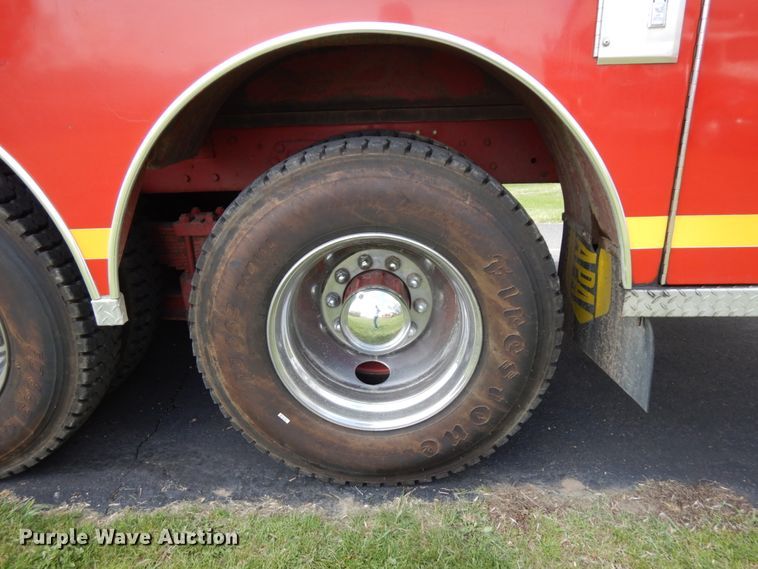 image for item IT9250 1988 Ford L9000  pumper fire truck