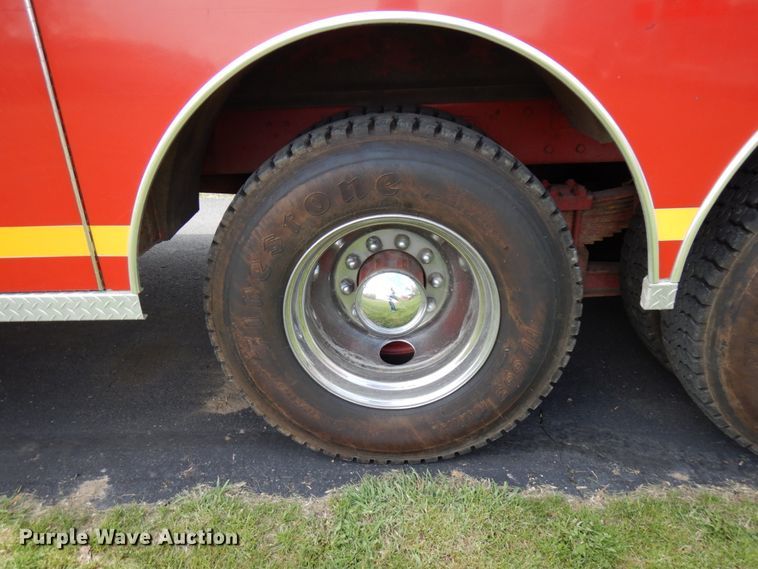 image for item IT9250 1988 Ford L9000  pumper fire truck