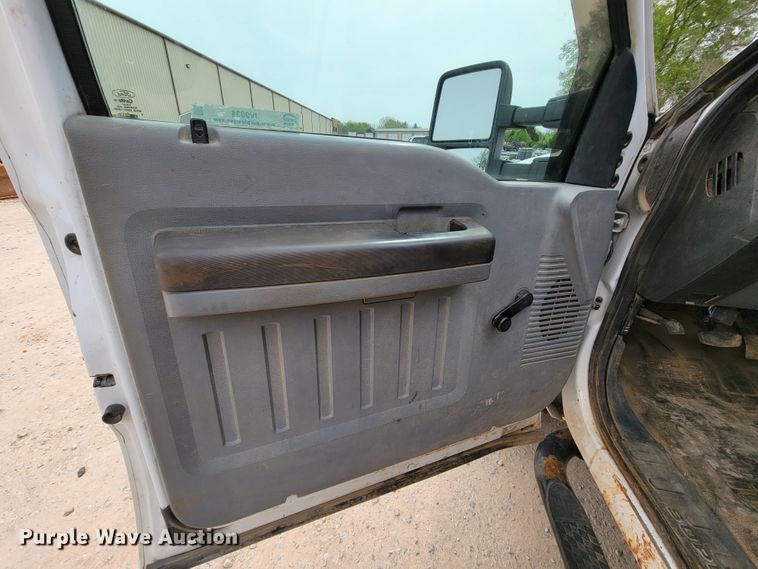 image for item IV9034 2014 Ford F450 Super Duty  SuperCab flatbed truck