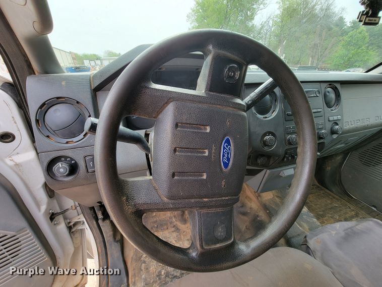 image for item IV9034 2014 Ford F450 Super Duty  SuperCab flatbed truck