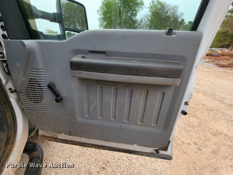 image for item IV9034 2014 Ford F450 Super Duty  SuperCab flatbed truck