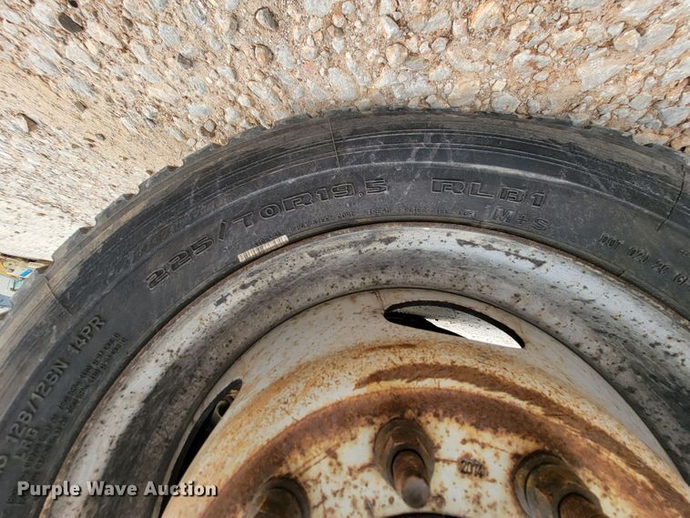 image for item IV9034 2014 Ford F450 Super Duty  SuperCab flatbed truck