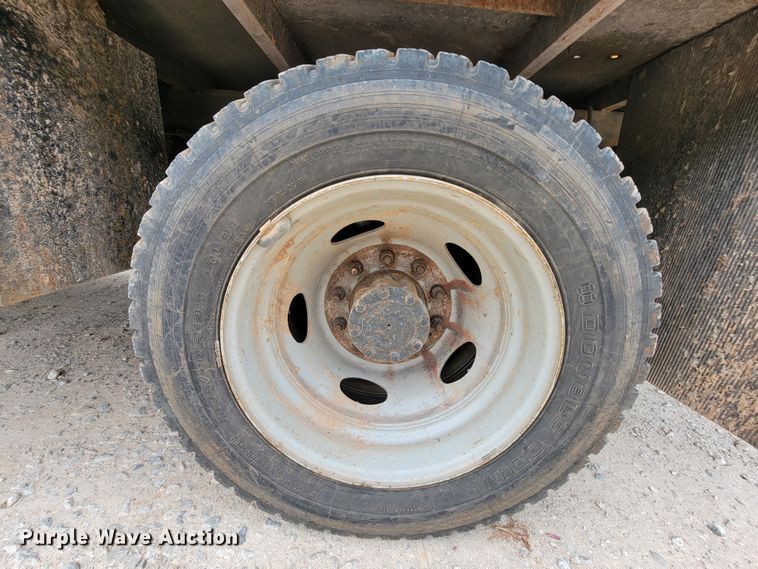 image for item IV9034 2014 Ford F450 Super Duty  SuperCab flatbed truck