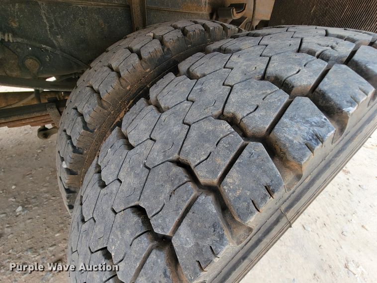 image for item IV9034 2014 Ford F450 Super Duty  SuperCab flatbed truck