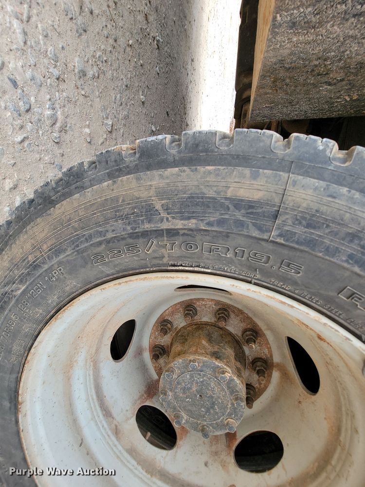 image for item IV9034 2014 Ford F450 Super Duty  SuperCab flatbed truck