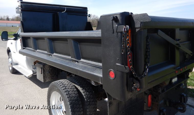 image for item IY9533 2001 Ford F550 Super Duty XL  dump truck