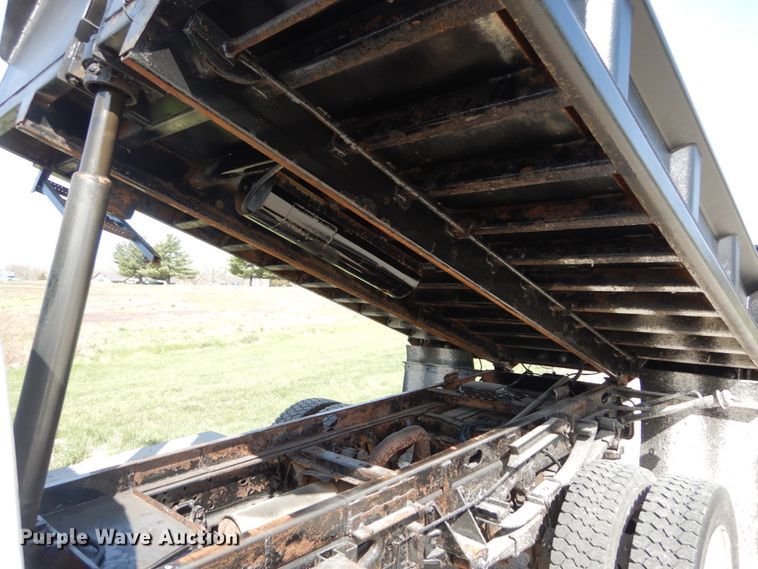 image for item IY9533 2001 Ford F550 Super Duty XL  dump truck