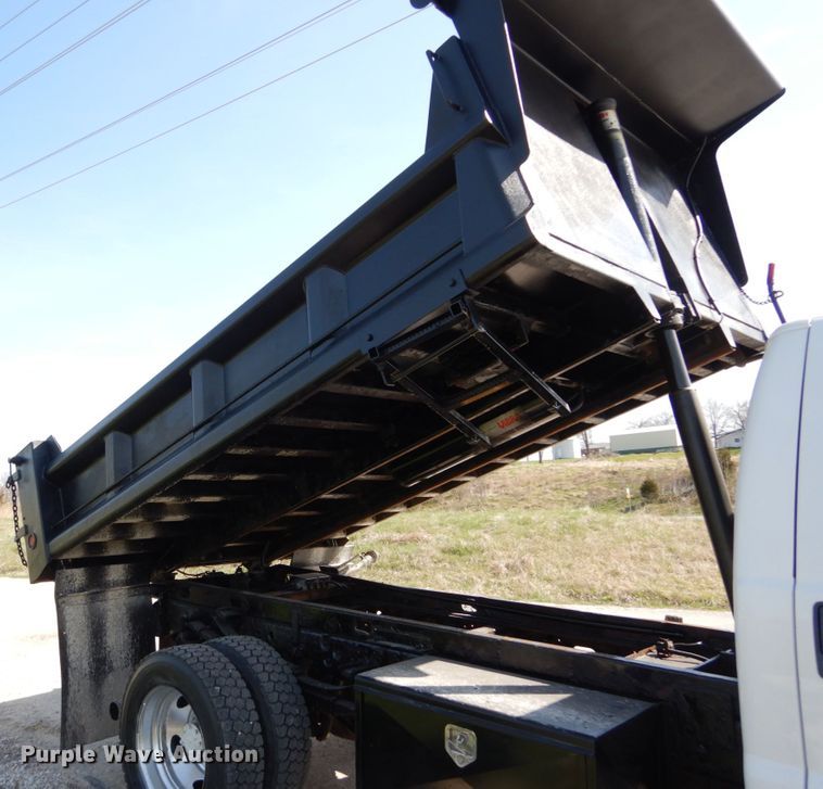 image for item IY9533 2001 Ford F550 Super Duty XL  dump truck