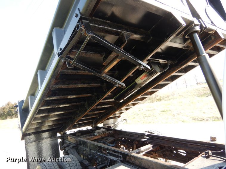 image for item IY9533 2001 Ford F550 Super Duty XL  dump truck