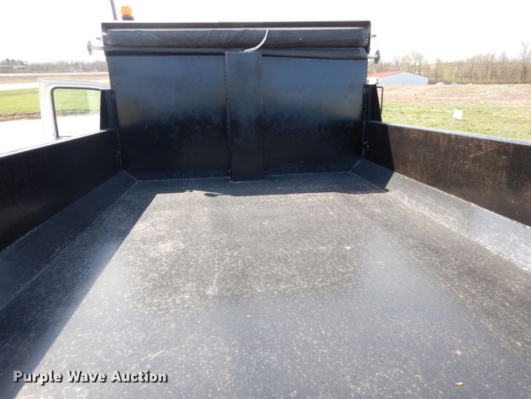 image for item IY9533 2001 Ford F550 Super Duty XL  dump truck