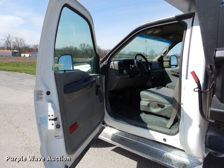 image for item IY9533 2001 Ford F550 Super Duty XL  dump truck