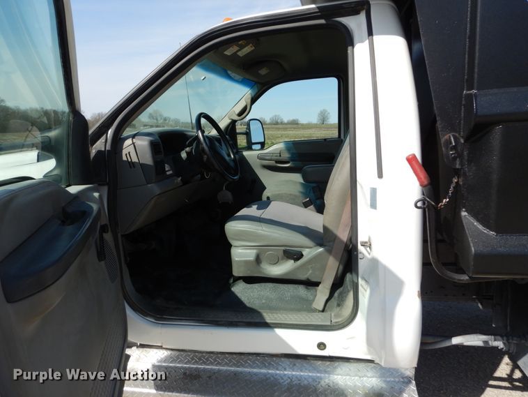 image for item IY9533 2001 Ford F550 Super Duty XL  dump truck