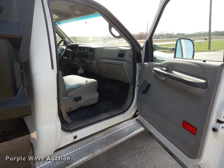 image for item IY9533 2001 Ford F550 Super Duty XL  dump truck