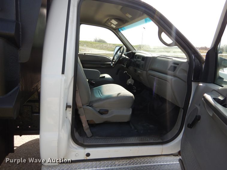 image for item IY9533 2001 Ford F550 Super Duty XL  dump truck