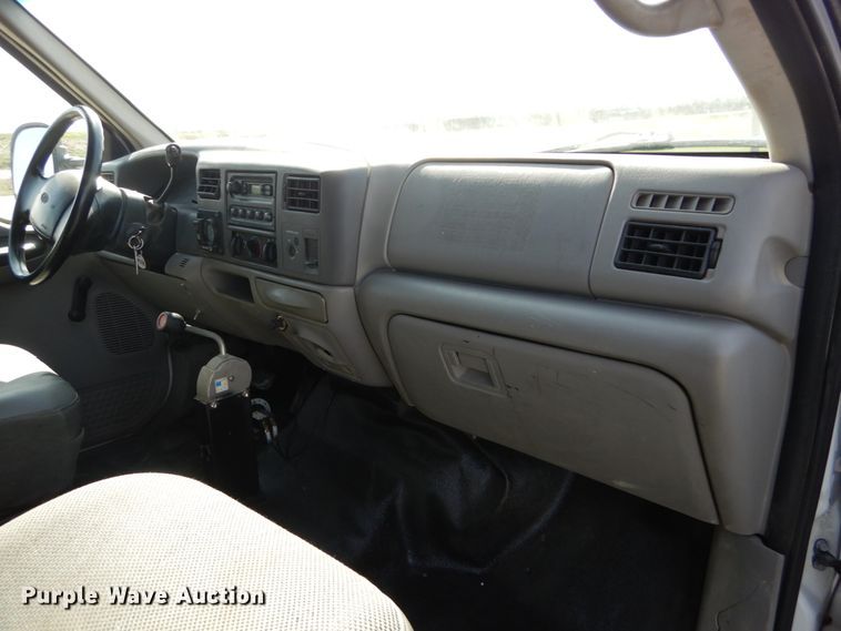 image for item IY9533 2001 Ford F550 Super Duty XL  dump truck