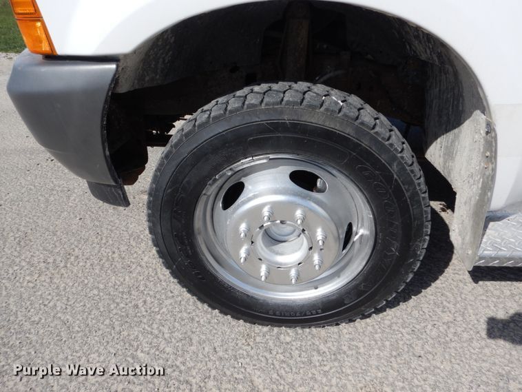 image for item IY9533 2001 Ford F550 Super Duty XL  dump truck